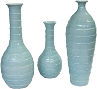 Vases en terracotta coloré gris